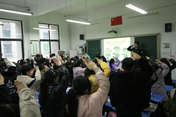 「崇高路小学教育集团汉武路校区」学法懂法敬畏法 防诈防骗防欺凌