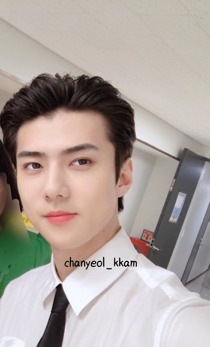 英气又俊朗!有人能够抵挡得住吴世勋的美颜暴击吗?