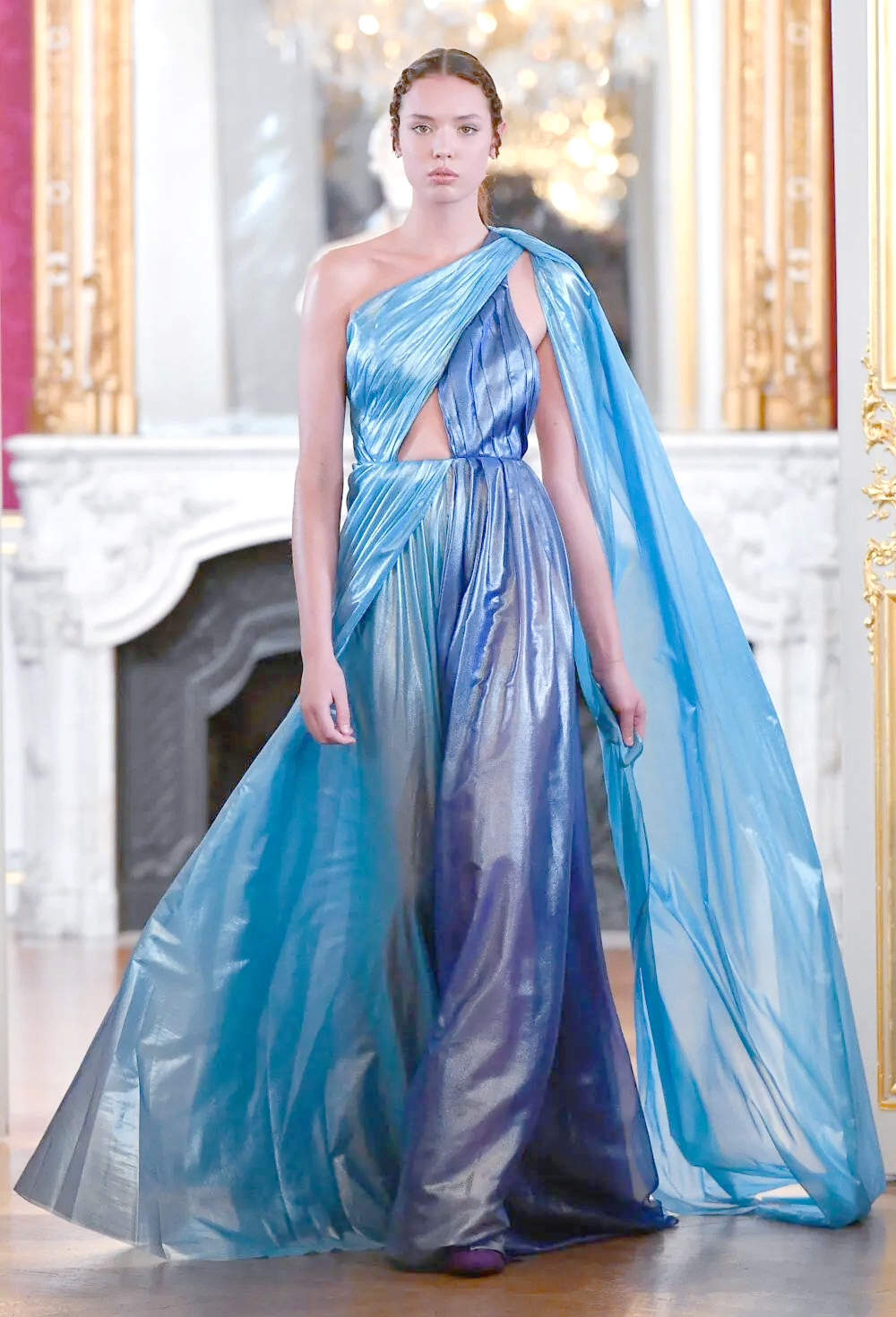 多款蓝色礼服亮相,哪款是你的心动之选