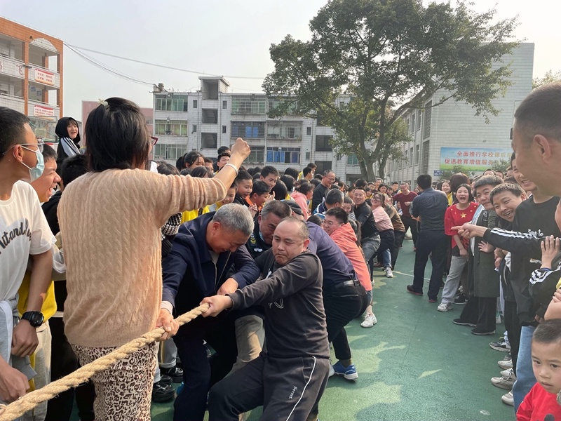 泸县六中举行2022年春期拔河比赛