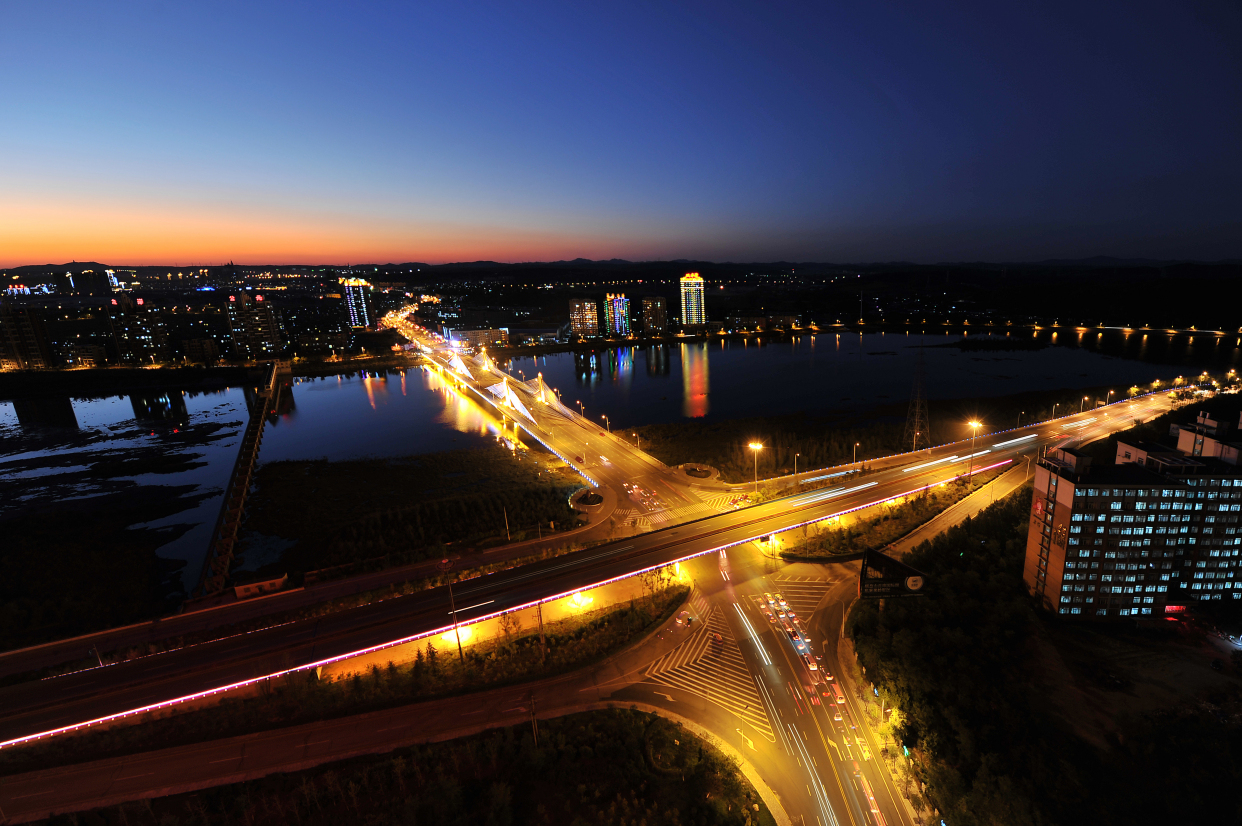 深夜抚顺民警奋不顾身勇救落水群众