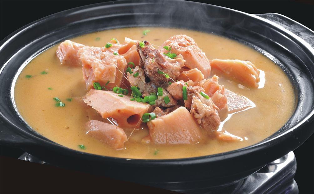 冬天来解放碑必打卡的藕王养生身汤!