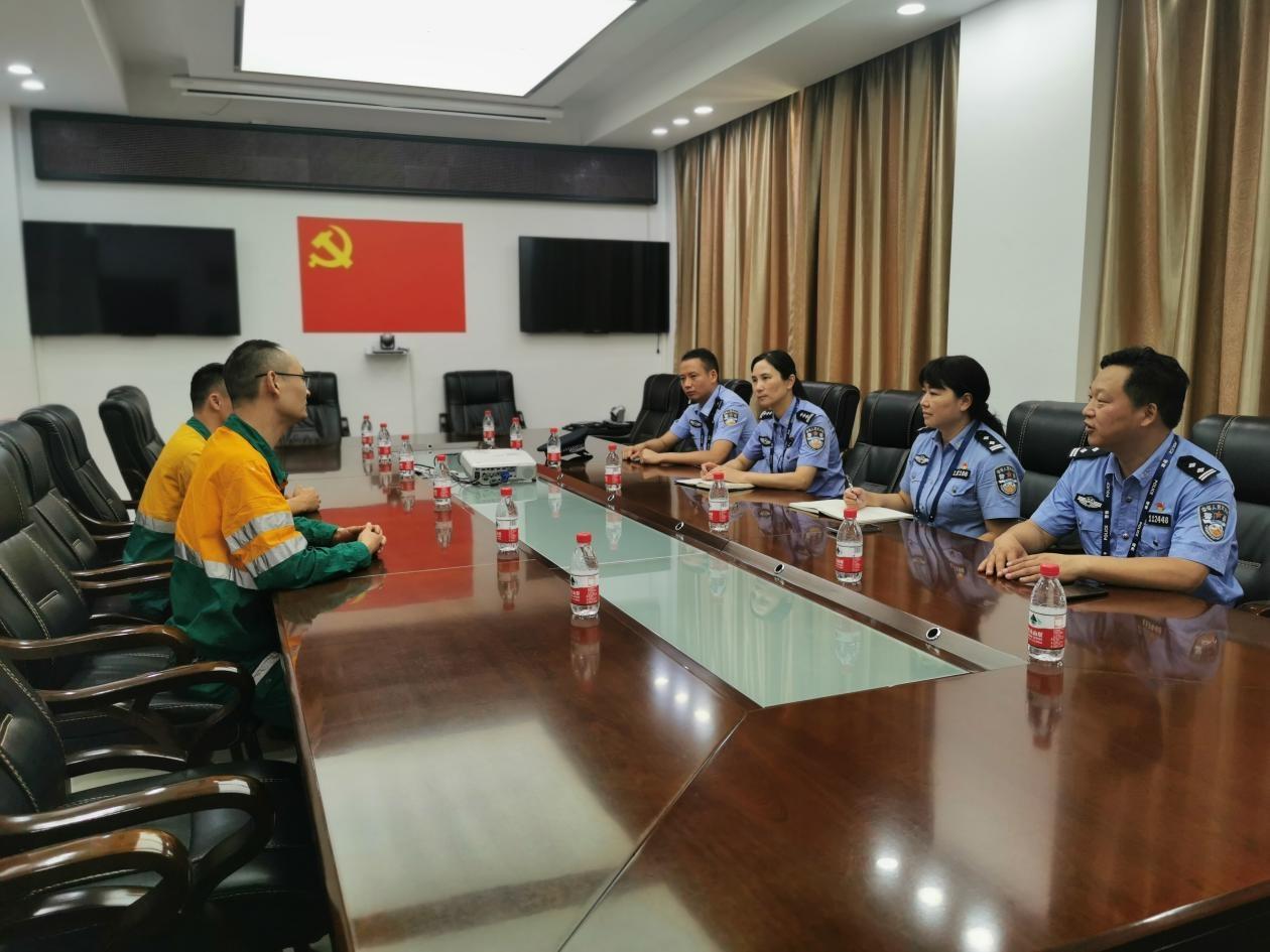 东安县公安局政委唐慧云到芦洪市镇督导调研重点工作