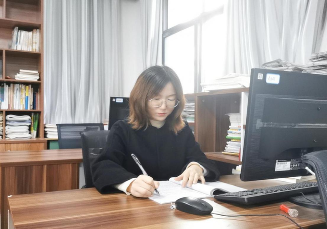 「五中红烛 育人先锋」李娜:爱,便深爱!教,便全力以赴!