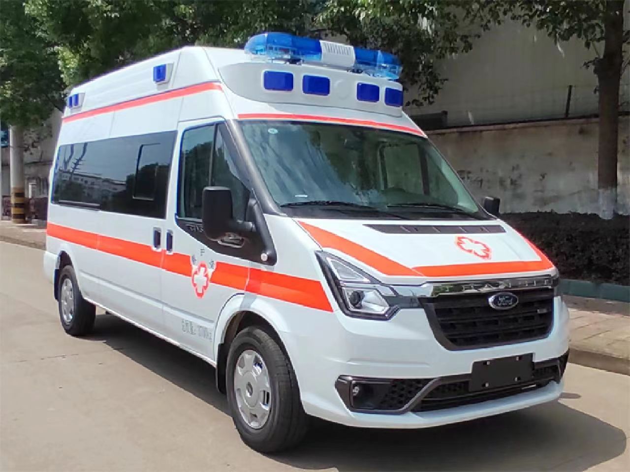 武汉救护车长途120救护车出租服务:专业转运护送,让出院更轻松