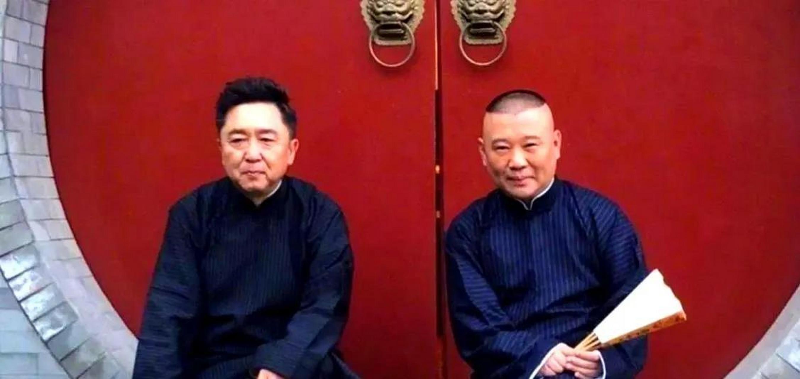 有一次,郭德纲和于谦一起商演赚了65万,但是郭德纲自己留了50万,只分