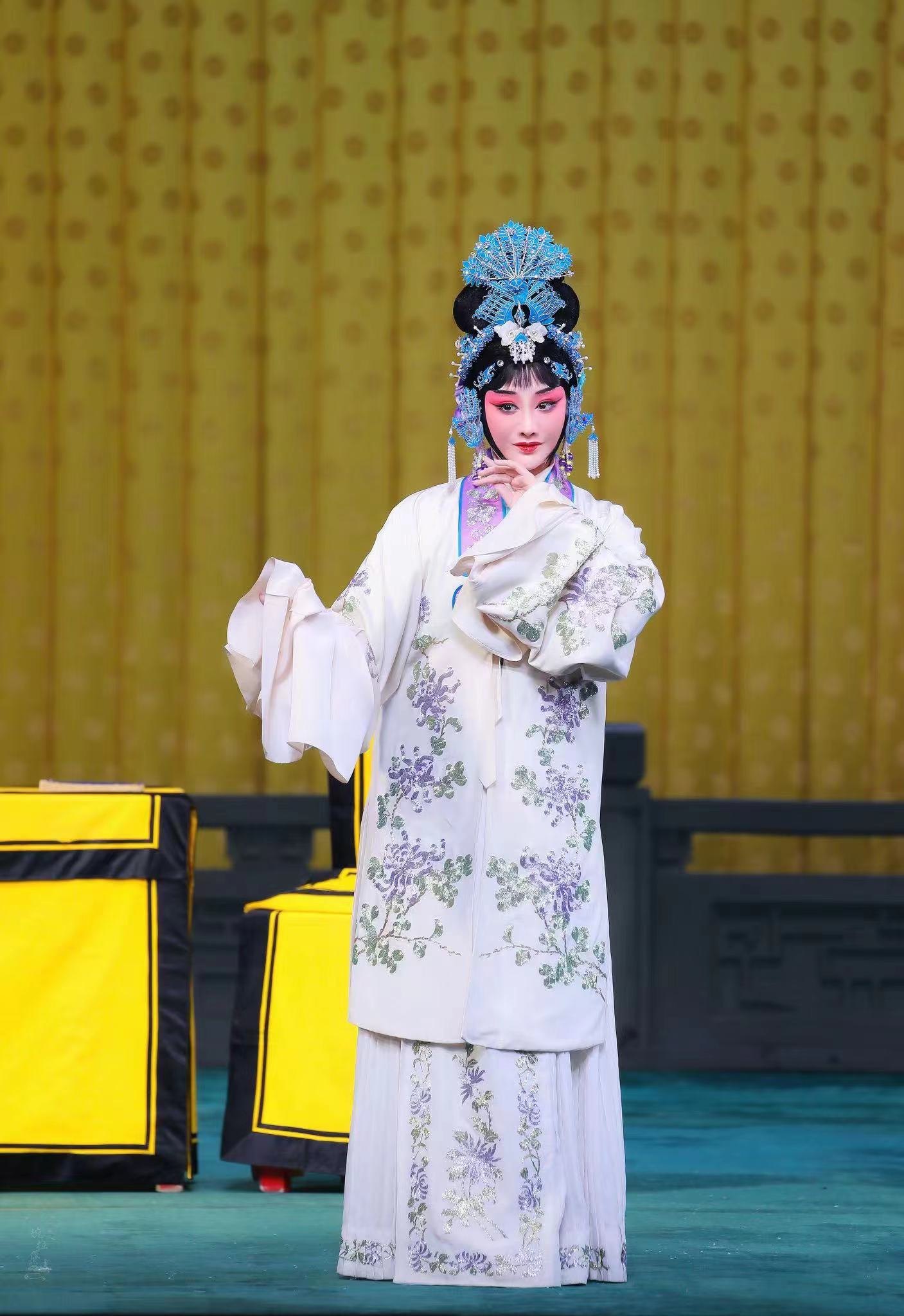 《望江亭》上增秋色 茜女婷婷立春风:北京京剧院优秀青年演员王茜成功