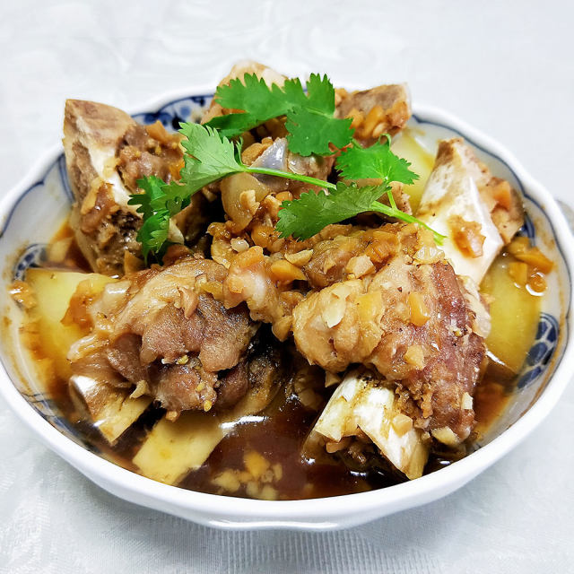 筒子骨蒸土豆,非常下饭,汤汁拌饭味更棒!