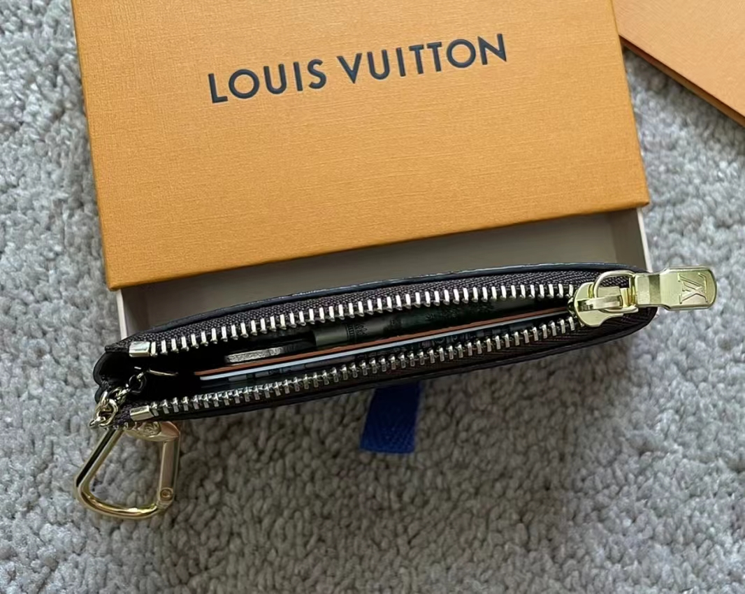 终于在识季上买到了lv钥匙包!