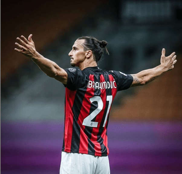 我,诞生于黑暗之中!伊布霸气晒健硕肌肉照