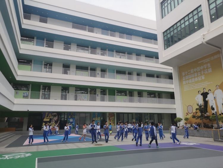 深圳湾学校:"何奶奶"和孩子们分享排球人生