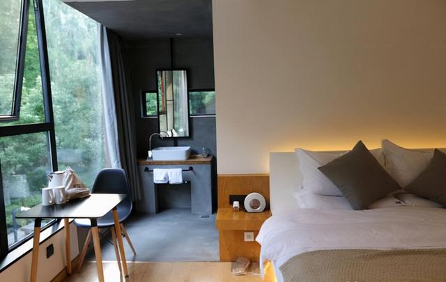 杭州青芝坞的这家民宿除了"性冷淡"风外,还更充实,更有温度