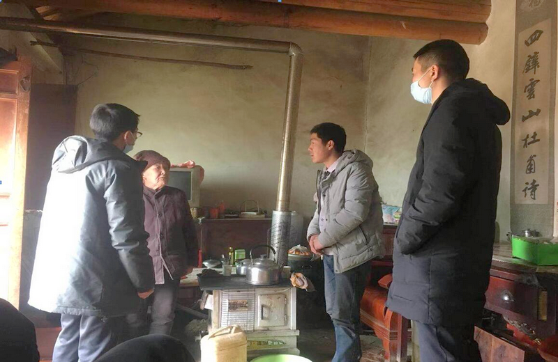 县委办公室深入沿安乡九棵树村,郭山村开展帮扶对接等工作