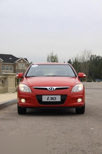 北京现代的两厢车型阵容相当丰富,其中包括了现代瑞纳,伊兰特,伊瑞