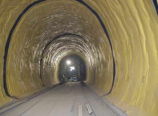 隧道专用防水板这样铺!暴雨也拿它没辙