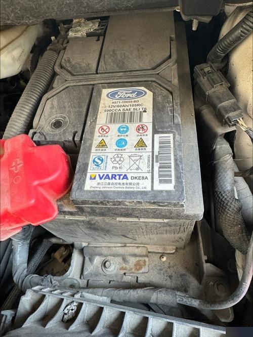 途锐v6电瓶在什么位置 大众途锐电瓶多少钱