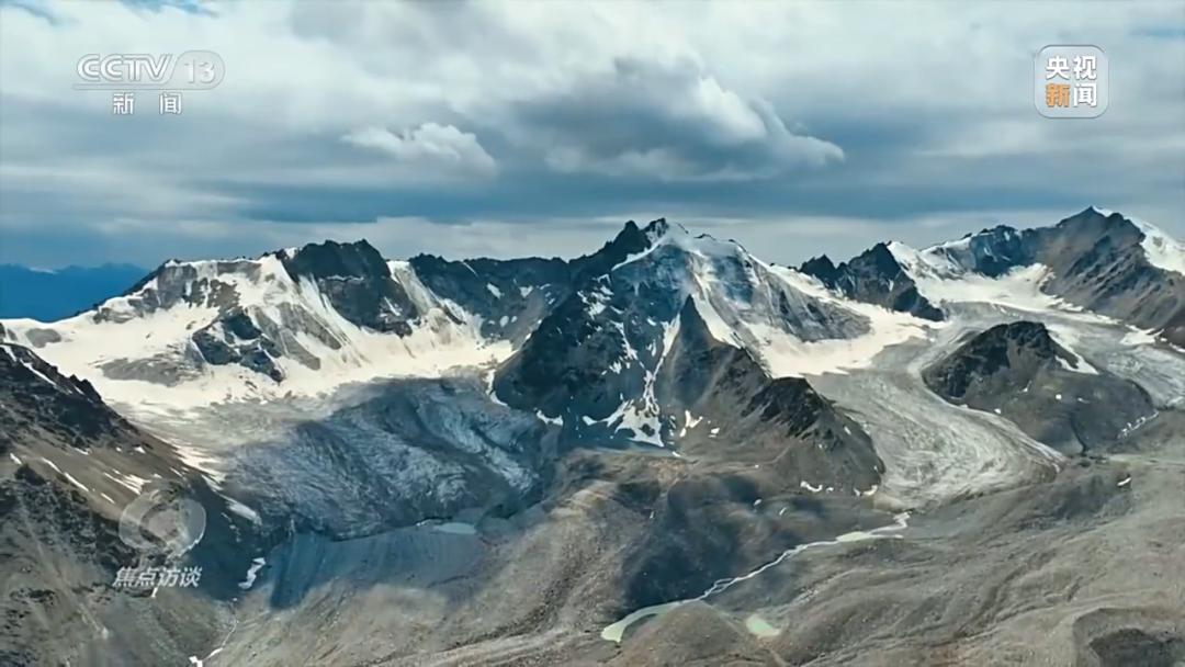 新疆天山山脉海拔图片