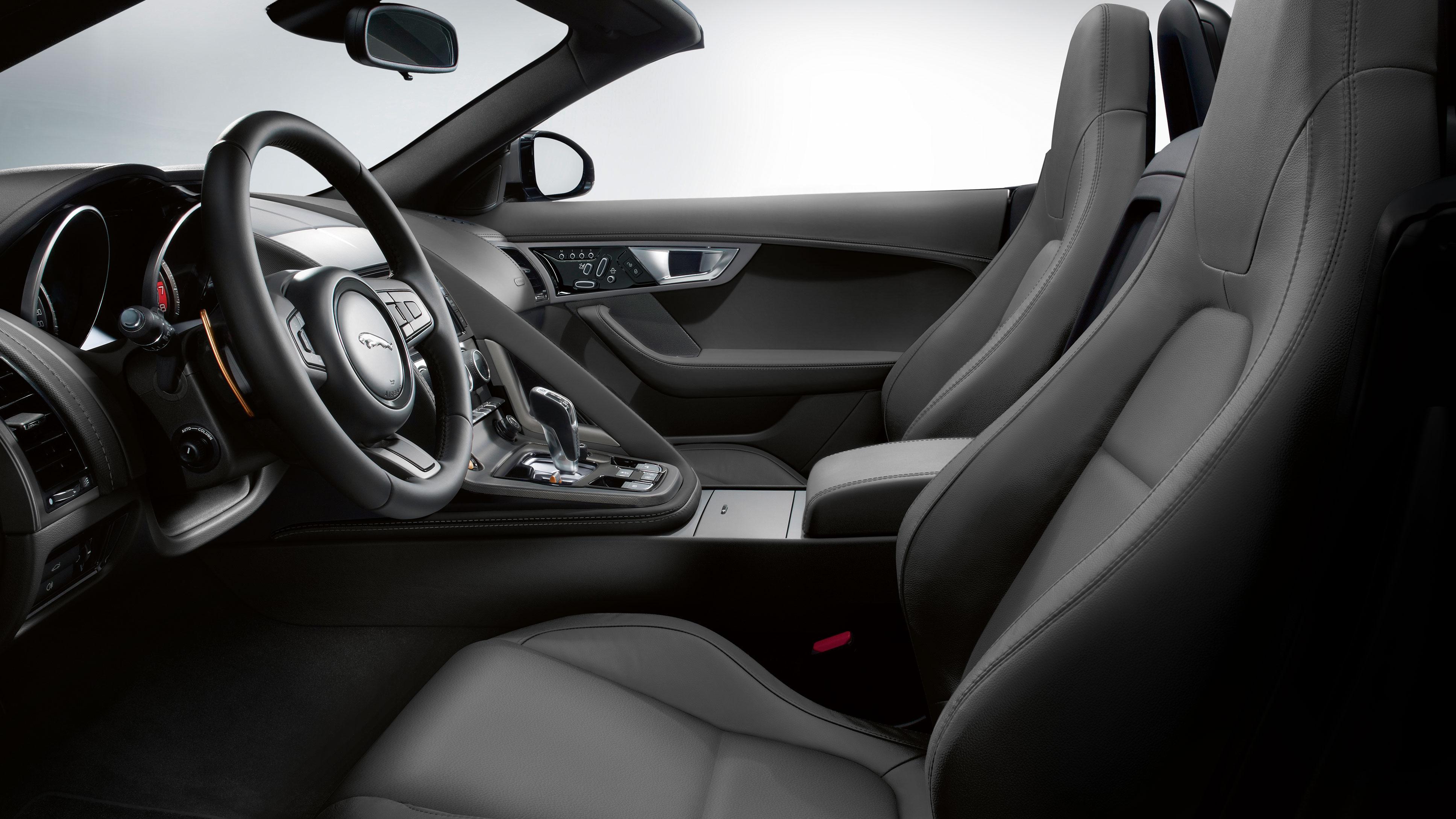 小汽车驾驶室内的一闪一闪的灯是什么用的