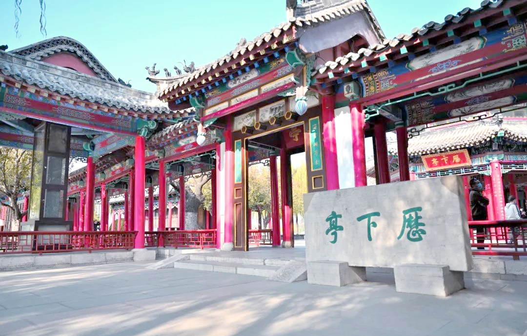 探索大明湖:历下亭的文化魅力与初冬美景