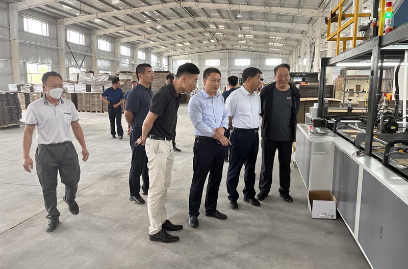 梁诚调研招商引资项目落地建设情况