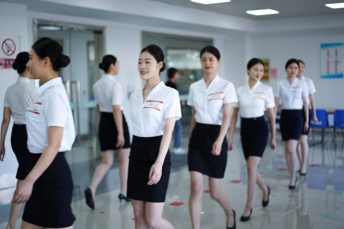 抓安全 增航线 提服务,金鹏航空多措并举力保暑运旅客顺畅出行