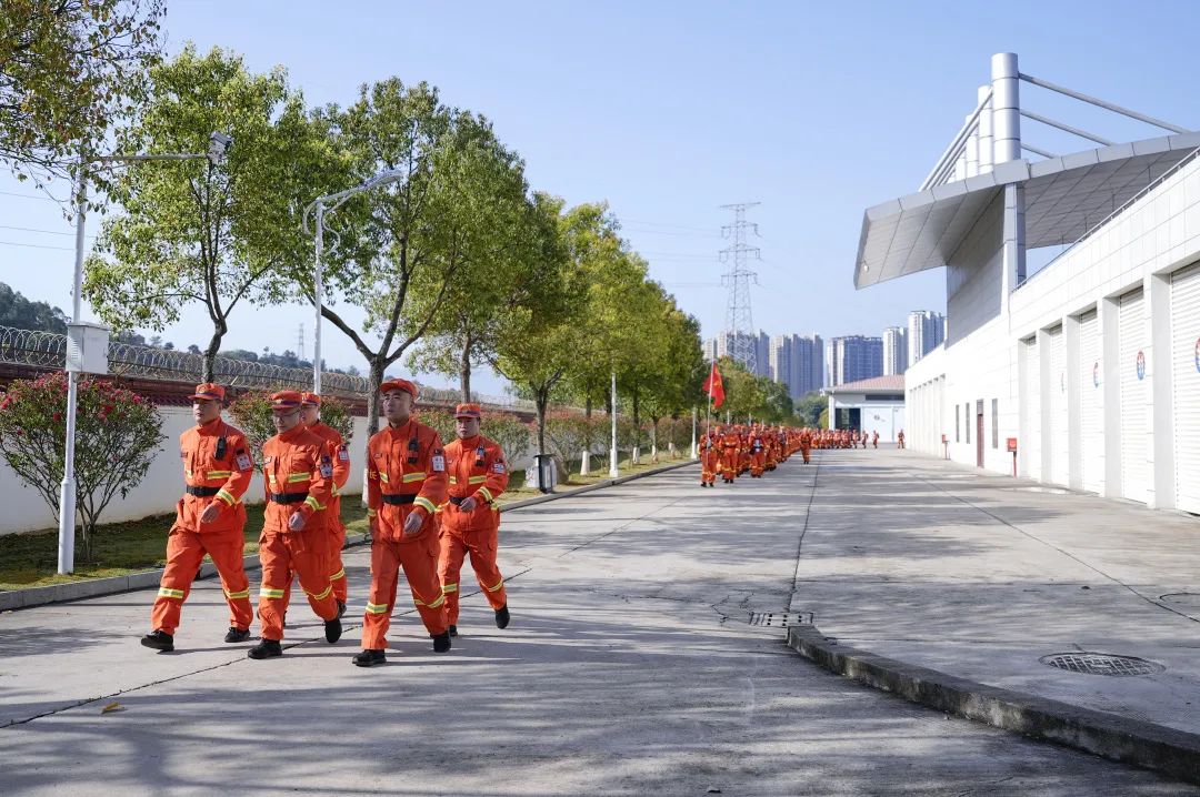 愈是险难愈向前福建省森林消防总队新训大队野营拉练纪实
