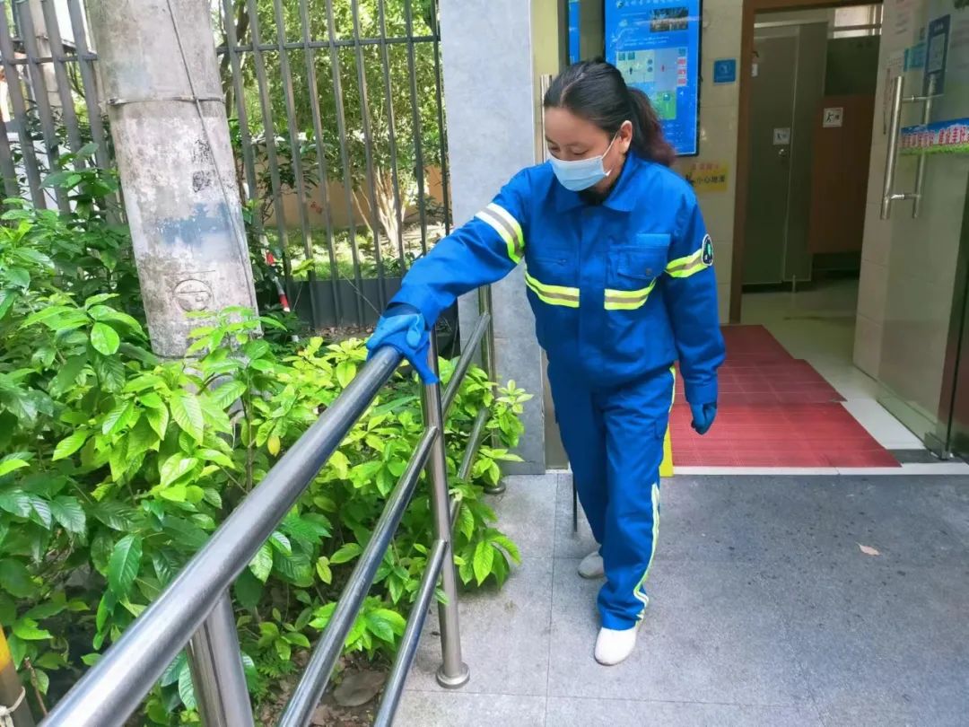 施玉琴:上海市"最美公厕保洁员"的平凡荣耀
