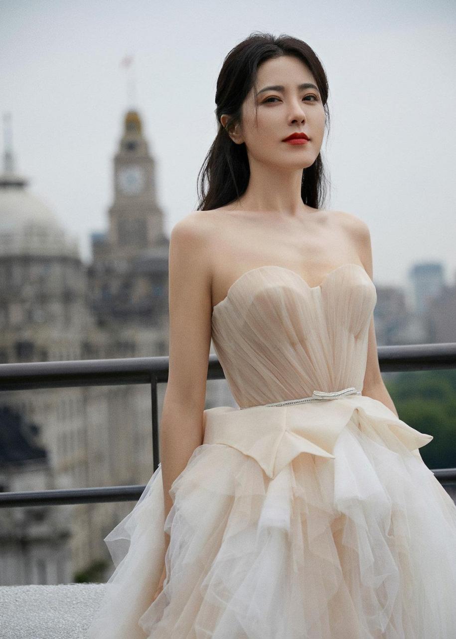 记得早些年她与林心如搭档出演《男才女貌》,后来一直十分低调.