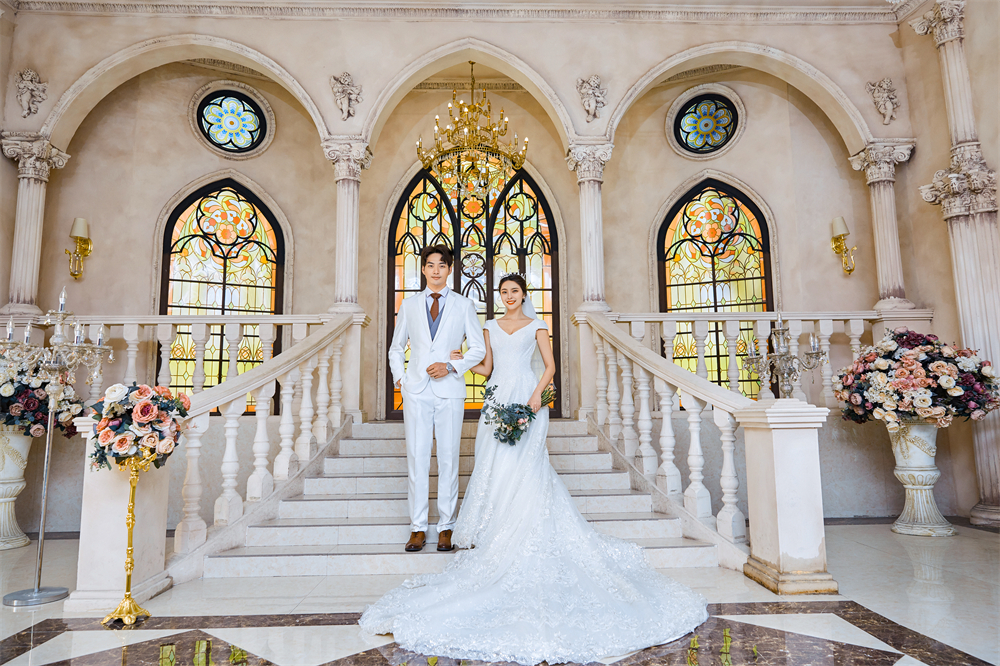 青岛教堂风婚纱照成为当下热门?青岛婚纱摄影哪家好?