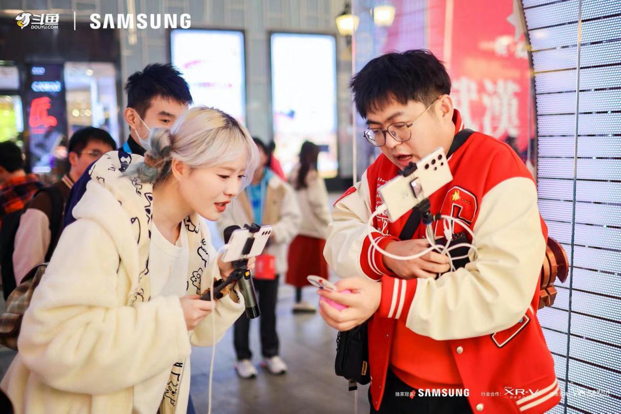 斗鱼余小c,良小伞等11位主播现身,线下观赛活动点燃武汉电竞氛围