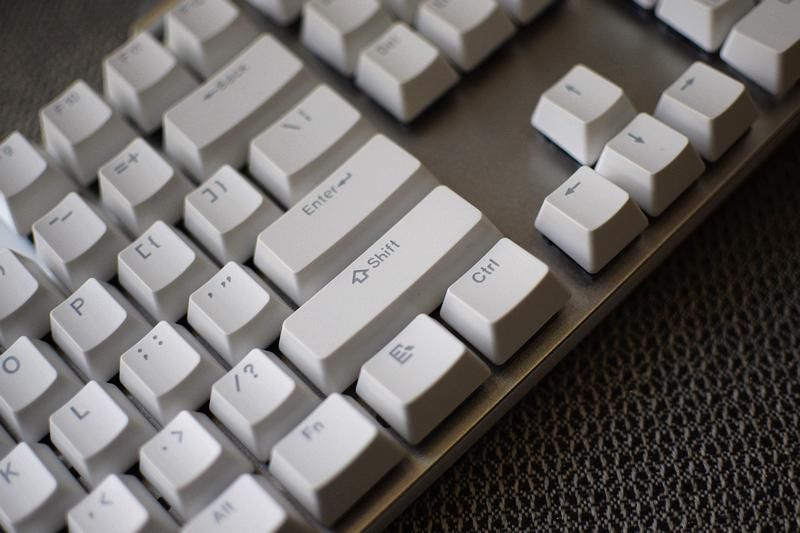 全尺寸rgb热插拔:雷柏v700diy机械键盘让你拥有终极的diy体验