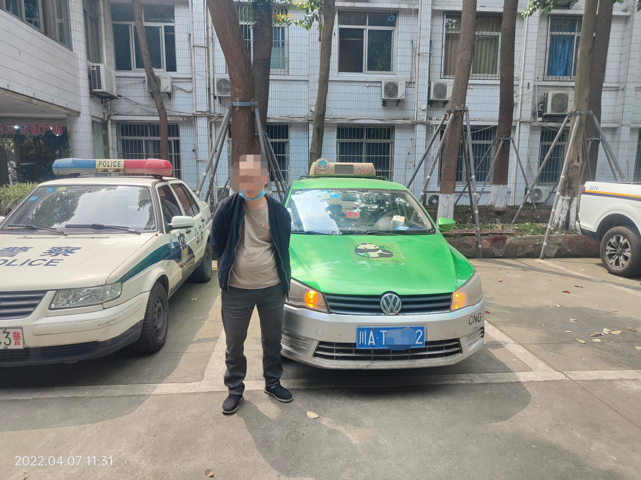 成都交警借力智慧交通管理系统 精准打击克隆出租车