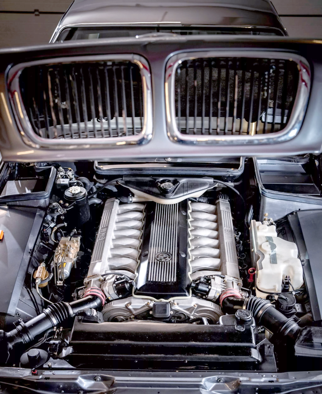 你见过搭载v16发动机的宝马7系吗?