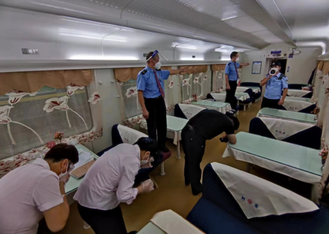 k1108次旅客列车郑州客运段上海三队认真开展第22个安全生产月活动