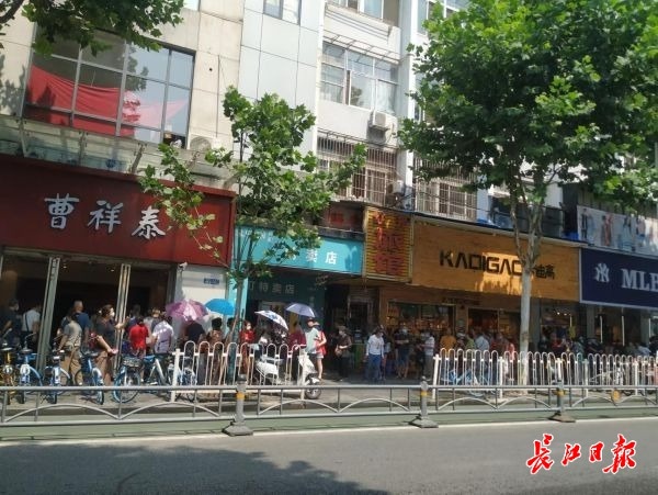 百年老字号曹祥泰门口又排起长队