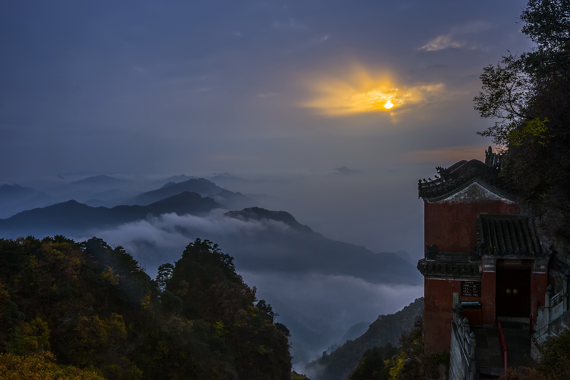 湖北十堰:武当之巅云瀑飞流天地间