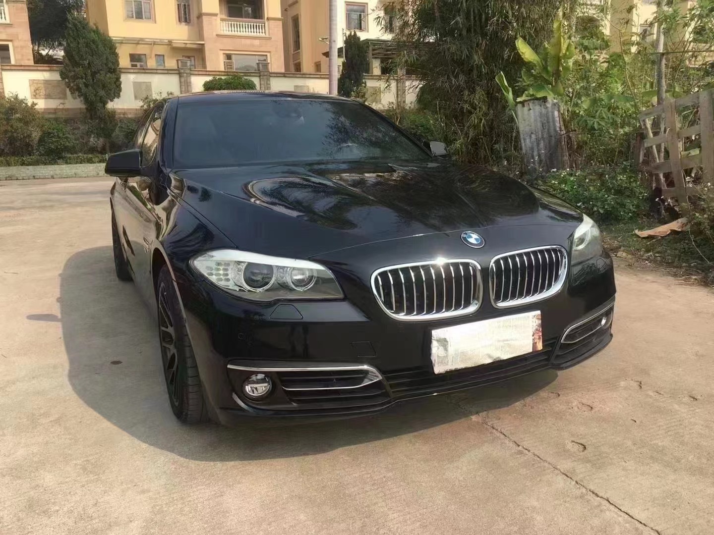 15年宝马550i全款13.8万,4.4t v8的性能,扮猪吃老虎的典范