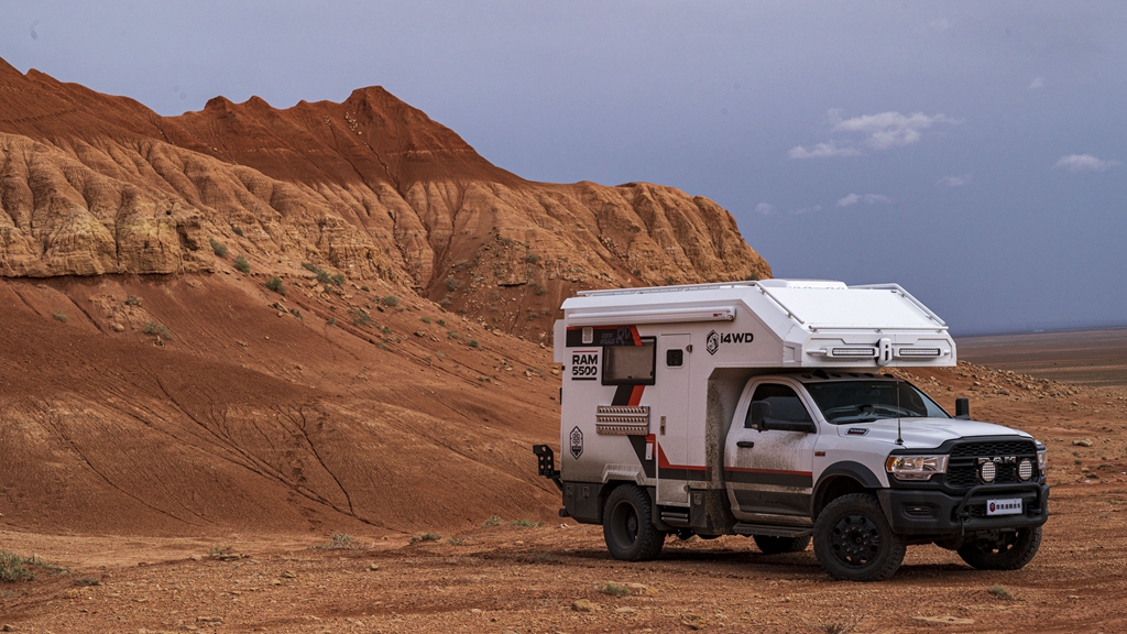 旅美灵域5500s四驱越野房车高端越野旅行缔造者!