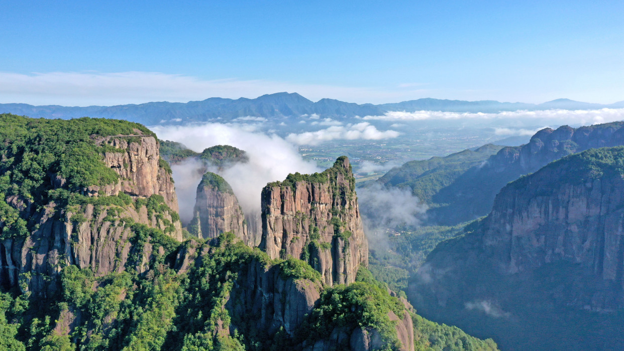 浙江仙居:神仙居景区迎来了暑期客流高峰