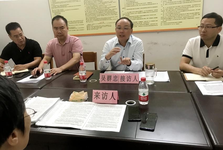 吴群忠局长率职能科室负责人约访重访群众