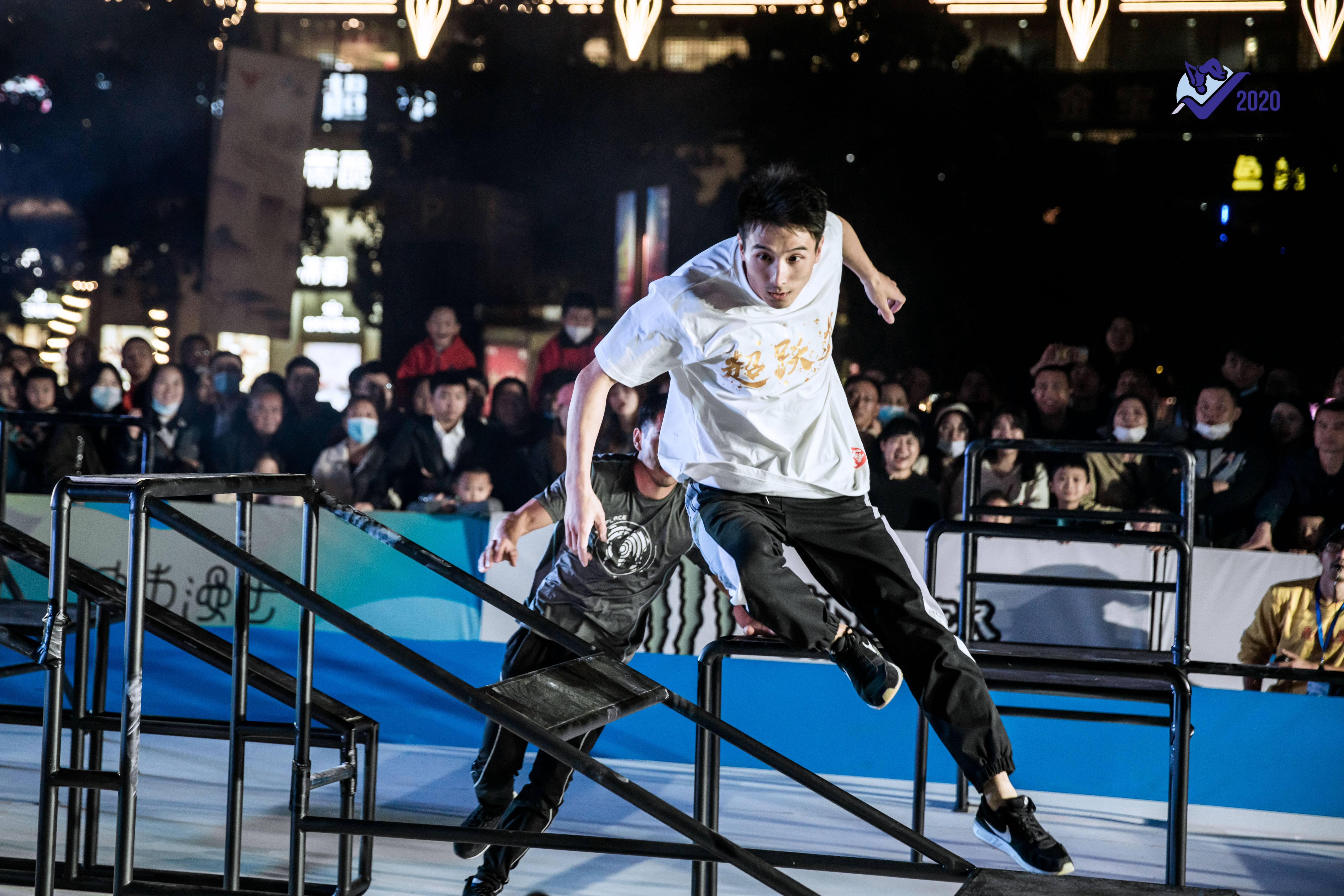 跑酷,小轮车,街头健身 宁波掀起时尚运动潮