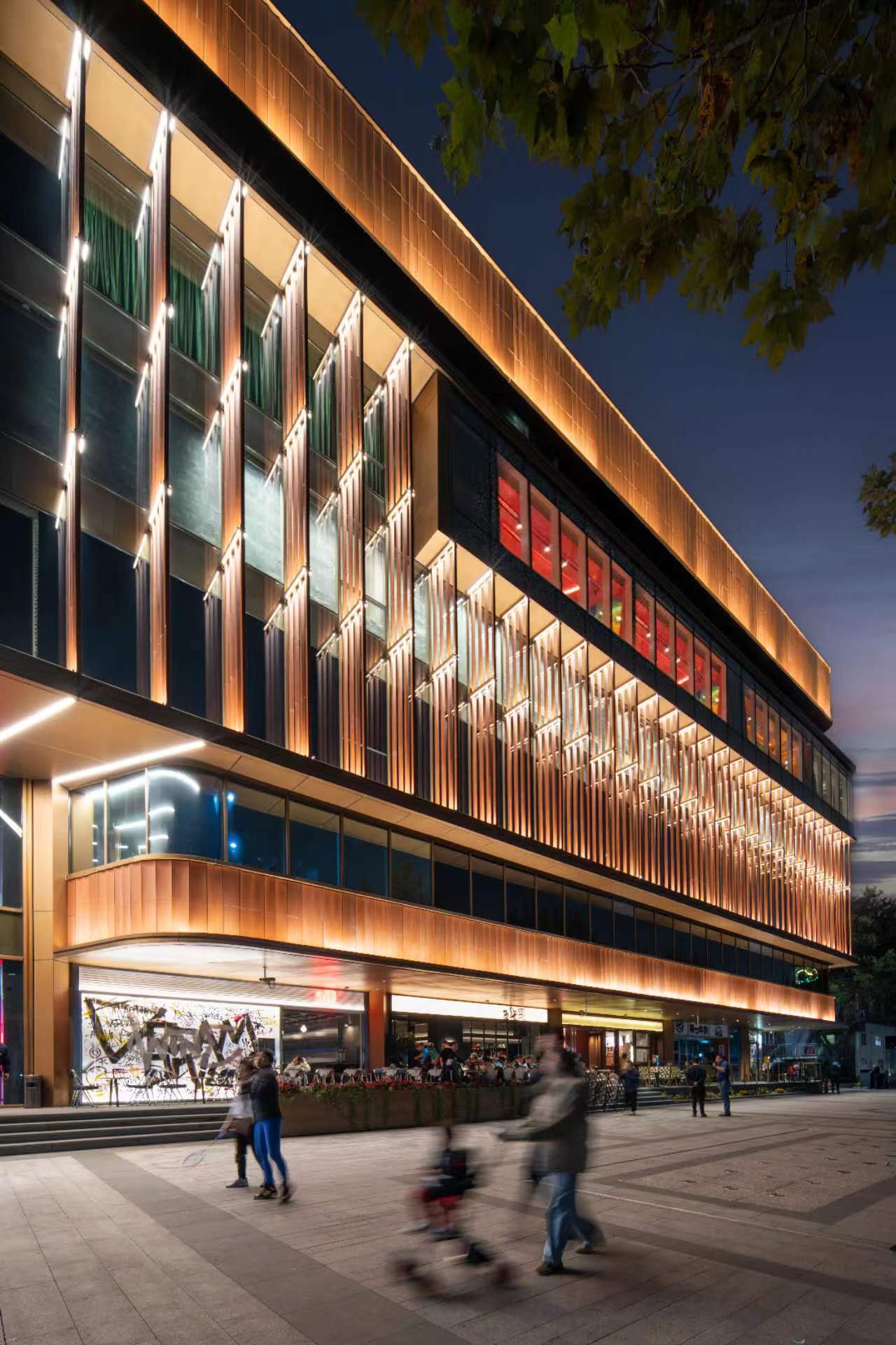 在百年复兴公园内,为年轻人造一座"新乐园"