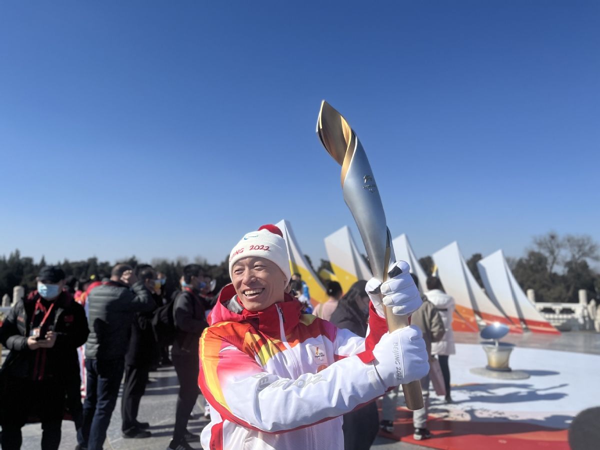 火炬手侯斌感受火炬的力量