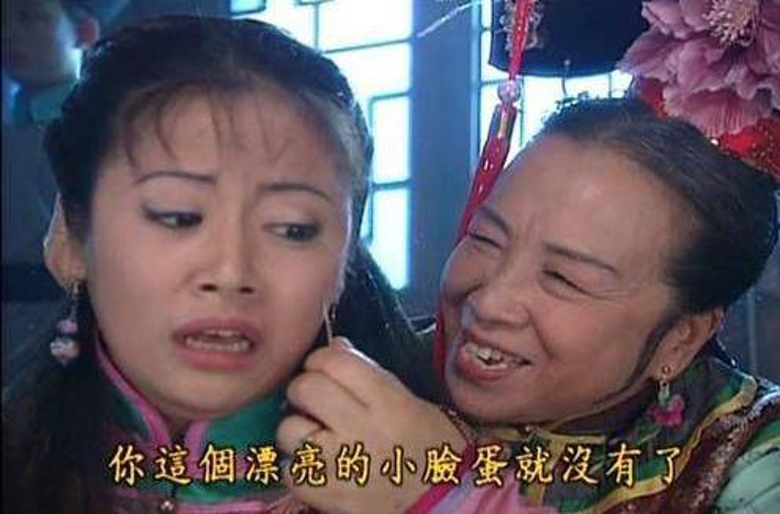 容嬷嬷年轻时简直是校花级颜值,网友盛赞:可以演香妃!