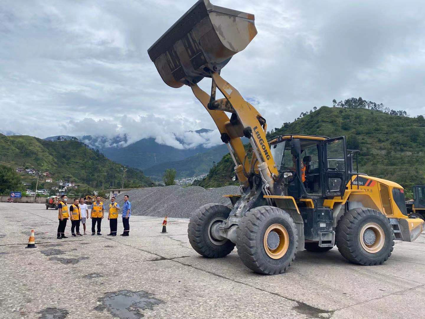成昆铁路甘洛站首发砂石列车 助力凉山乡村振兴