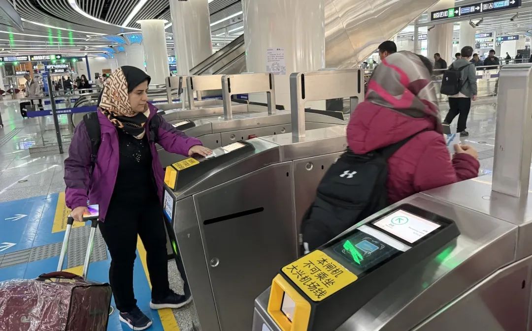 让外籍人员来华出行更便利记者探访