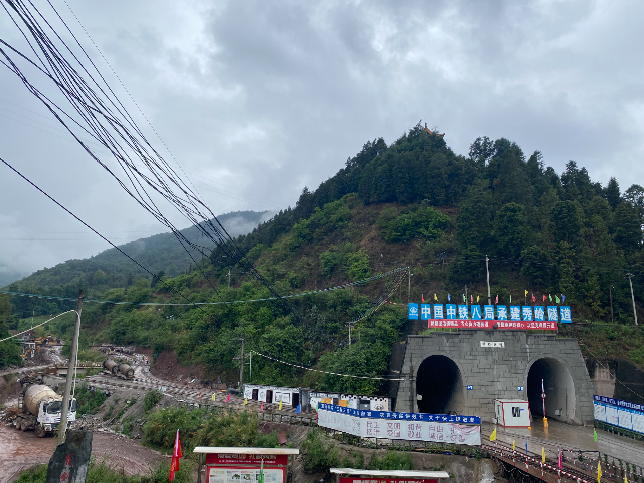 奋战14年 通车8分钟 云南大瑞铁路秀岭隧道贯通刷新多项纪录