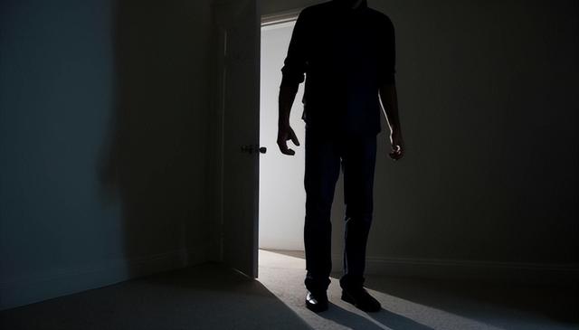 通缉犯"红桃五":潜逃16年混成佛门高僧,拍照从不以正脸示人