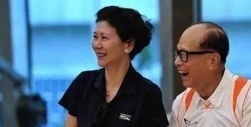 无名无分,追随李嘉诚一辈子!"红颜知己"周凯旋,到底图什么?