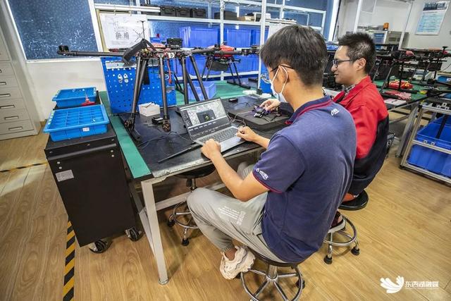 国内首款教学无人机在东西湖试飞!超酷!